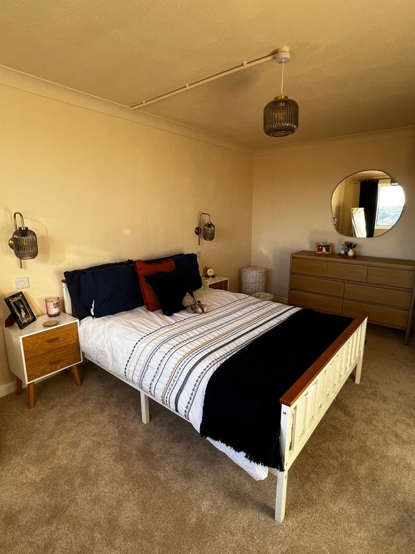 Flat Stratford Court in Bristol