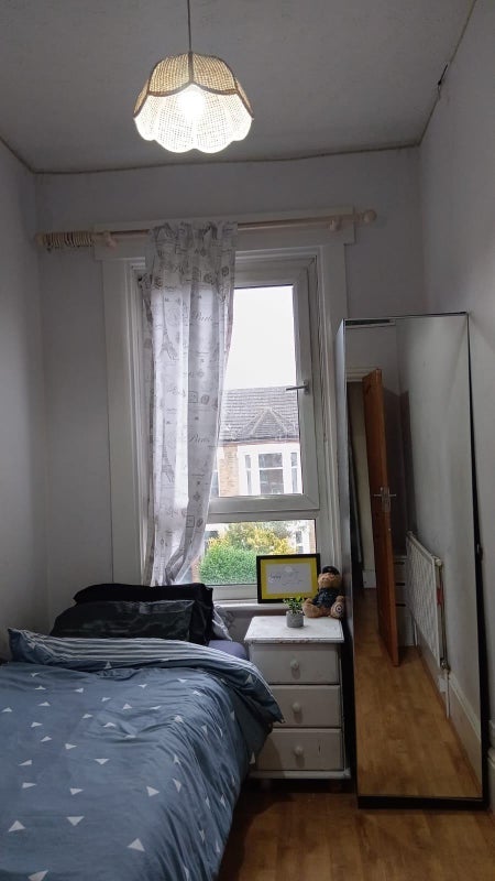 Room George Lane in Greater London