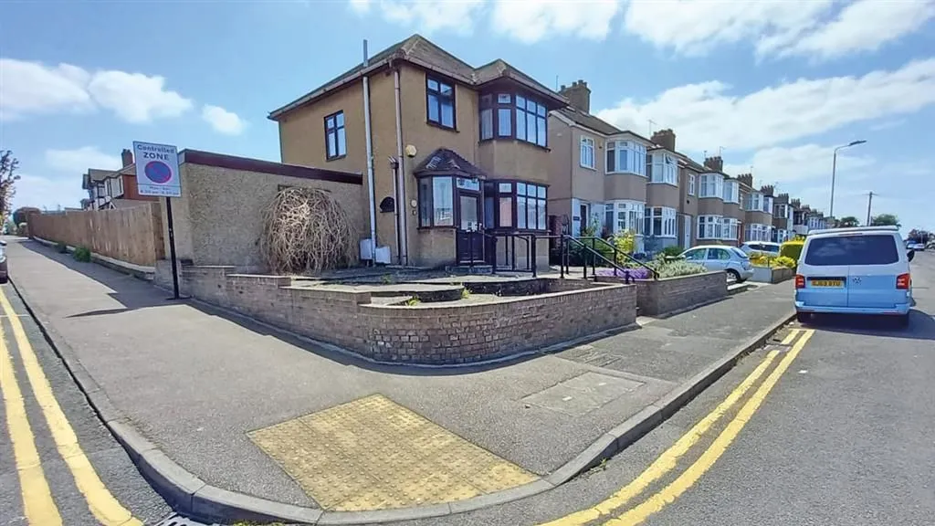 House Dorset Avenue in Greater London