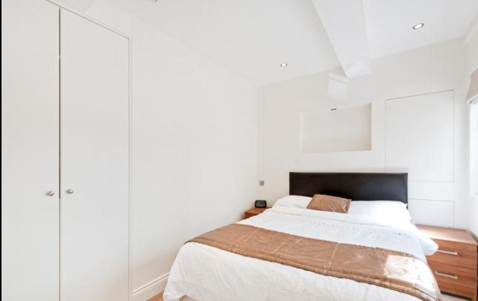 Flat Sloane Avenue in Greater London