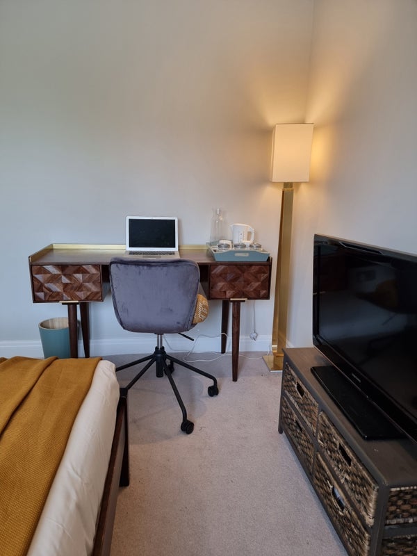 Room Perryn Road in Greater London
