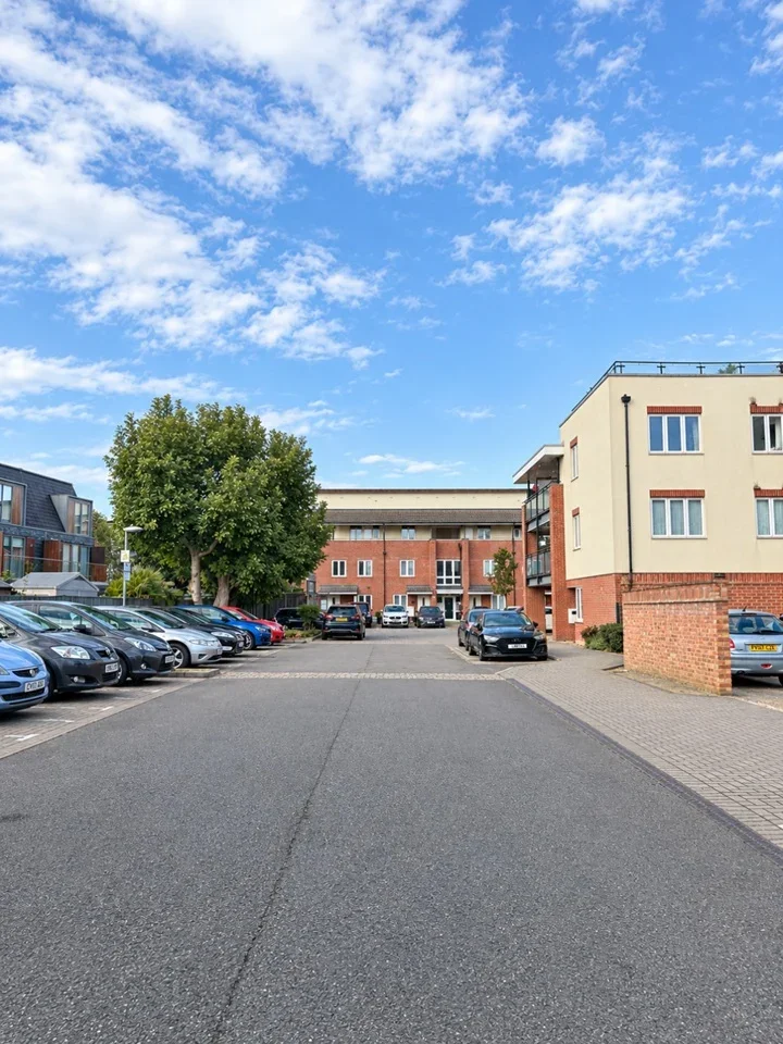 Flat Chamberlain Close in Greater London