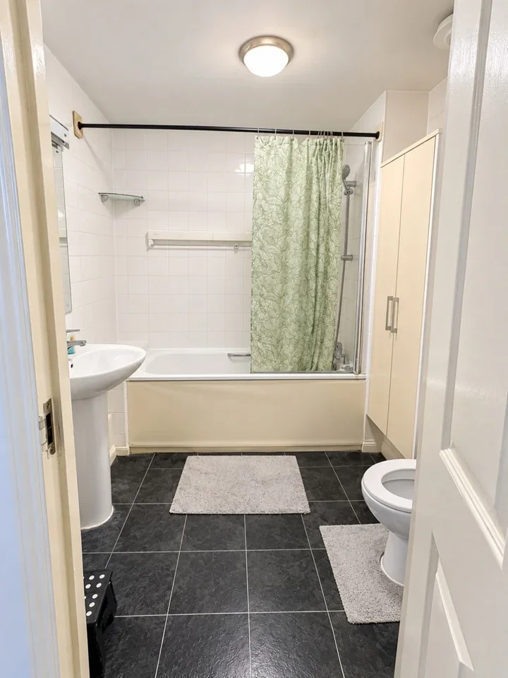Flat Chamberlain Close in Greater London