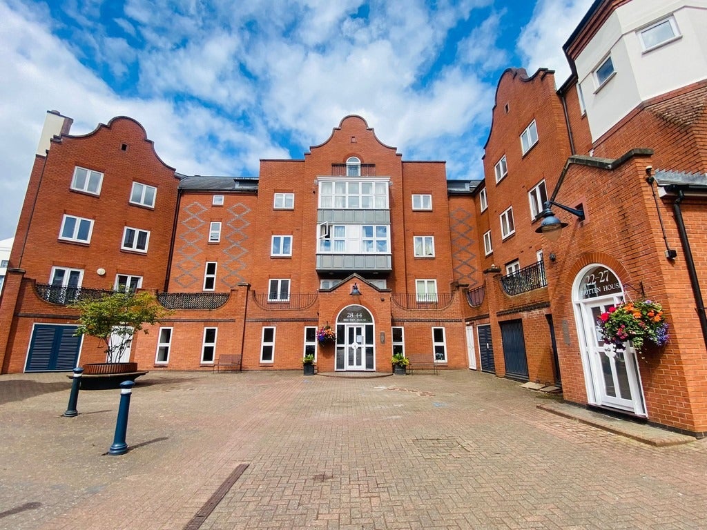 Flat Symphony Court in Birmingham