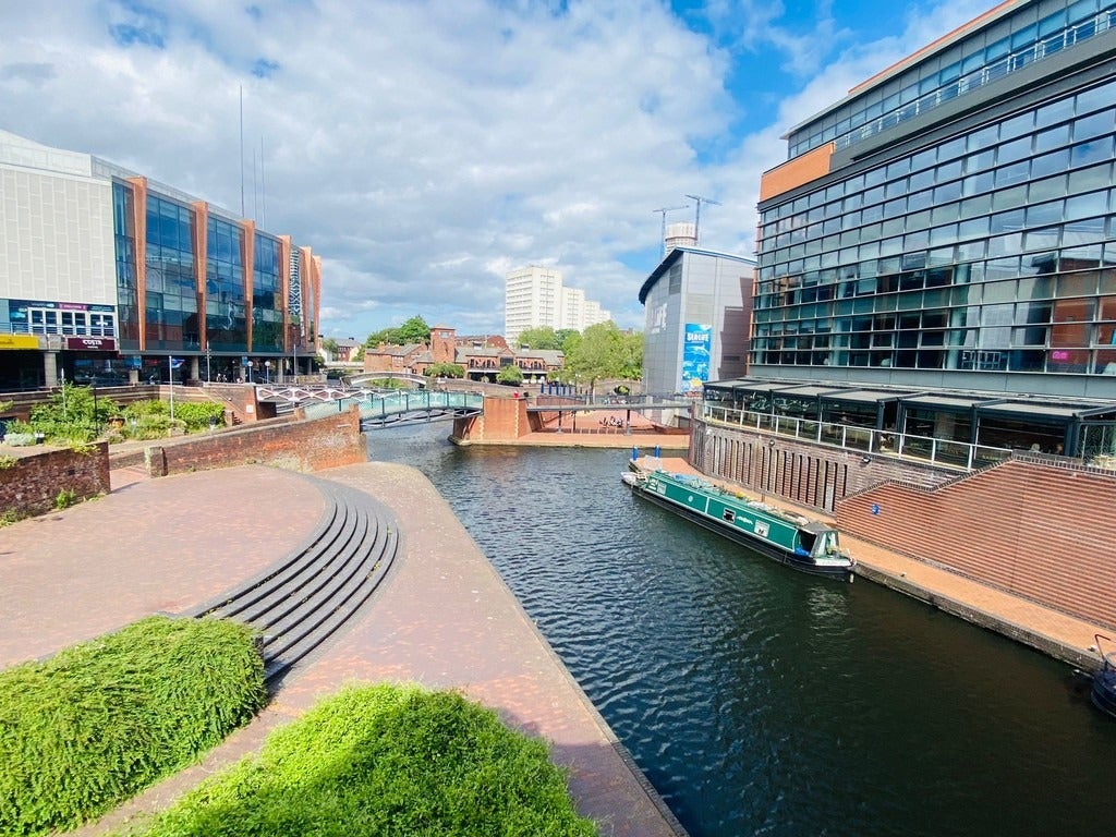 Flat Symphony Court in Birmingham