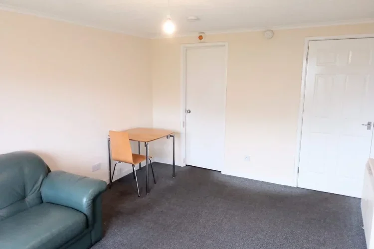 Flat Hartlaw Crescent in Glasgow
