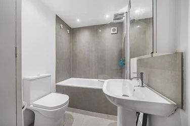 Flat Dewhurst Road in Greater London