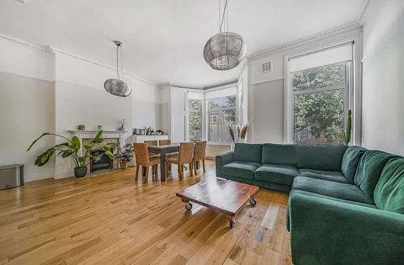 Flat Dewhurst Road in Greater London