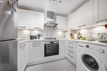 Flat Dewhurst Road in Greater London