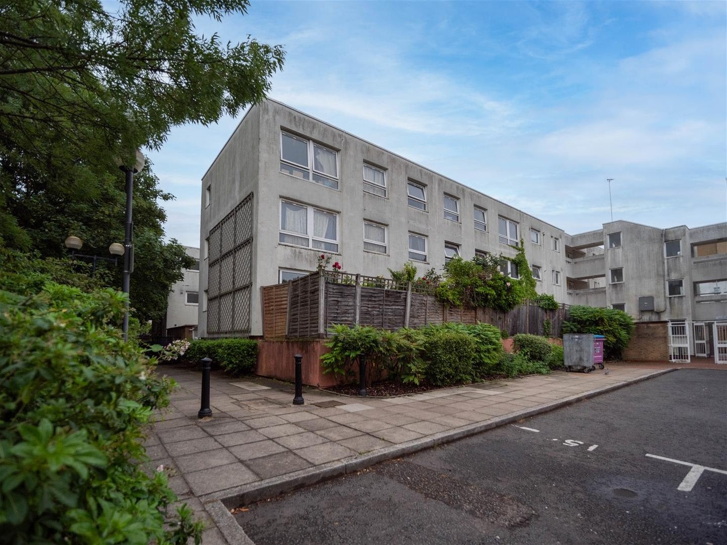 Flat Barleycorn Way in Greater London
