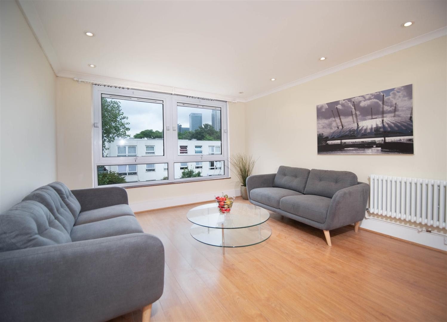 Flat Barleycorn Way in Greater London