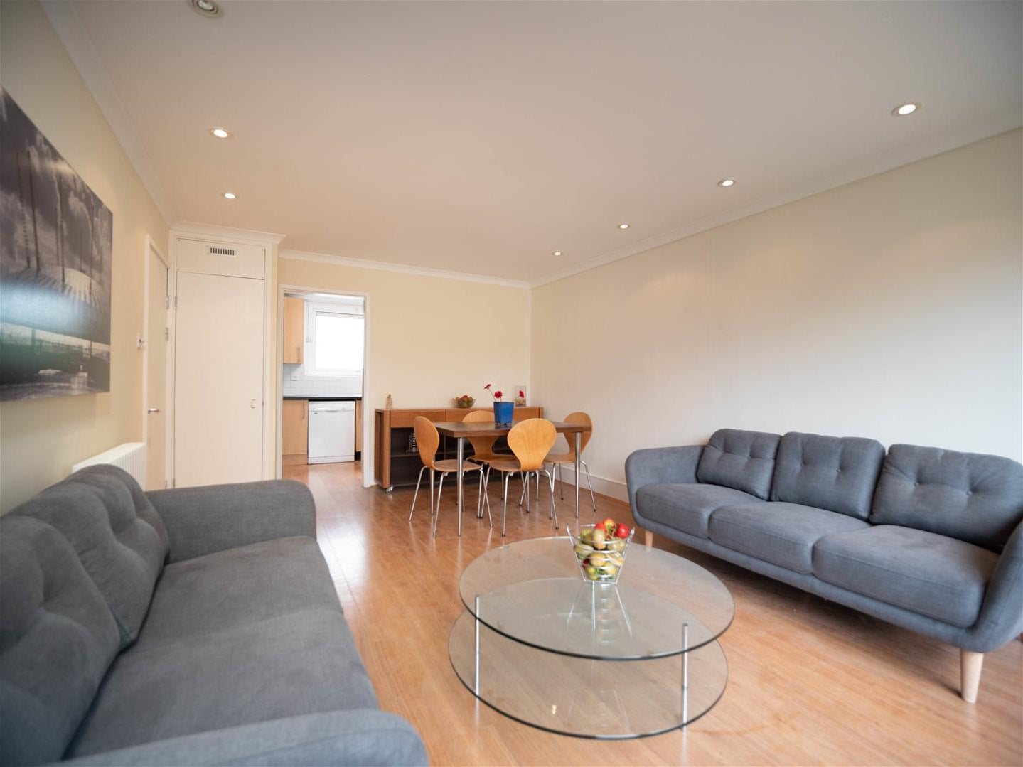 Flat Barleycorn Way in Greater London