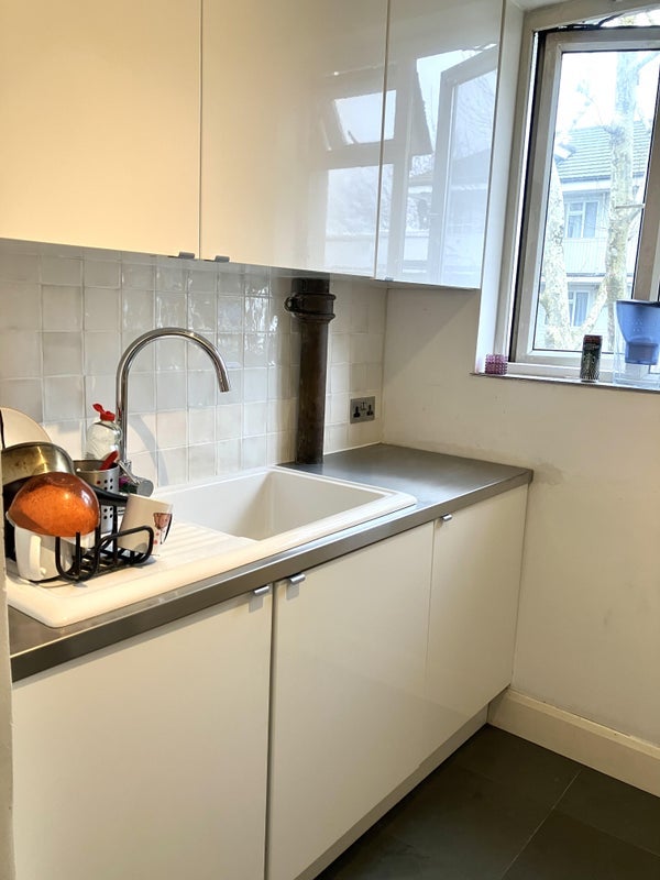 Room Temple Street in Greater London