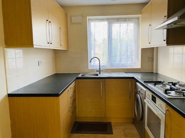 House Falsgrave Close in Manchester