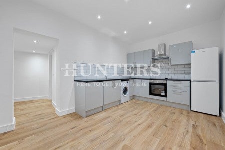 Flat Drayton Park Mews in Greater London