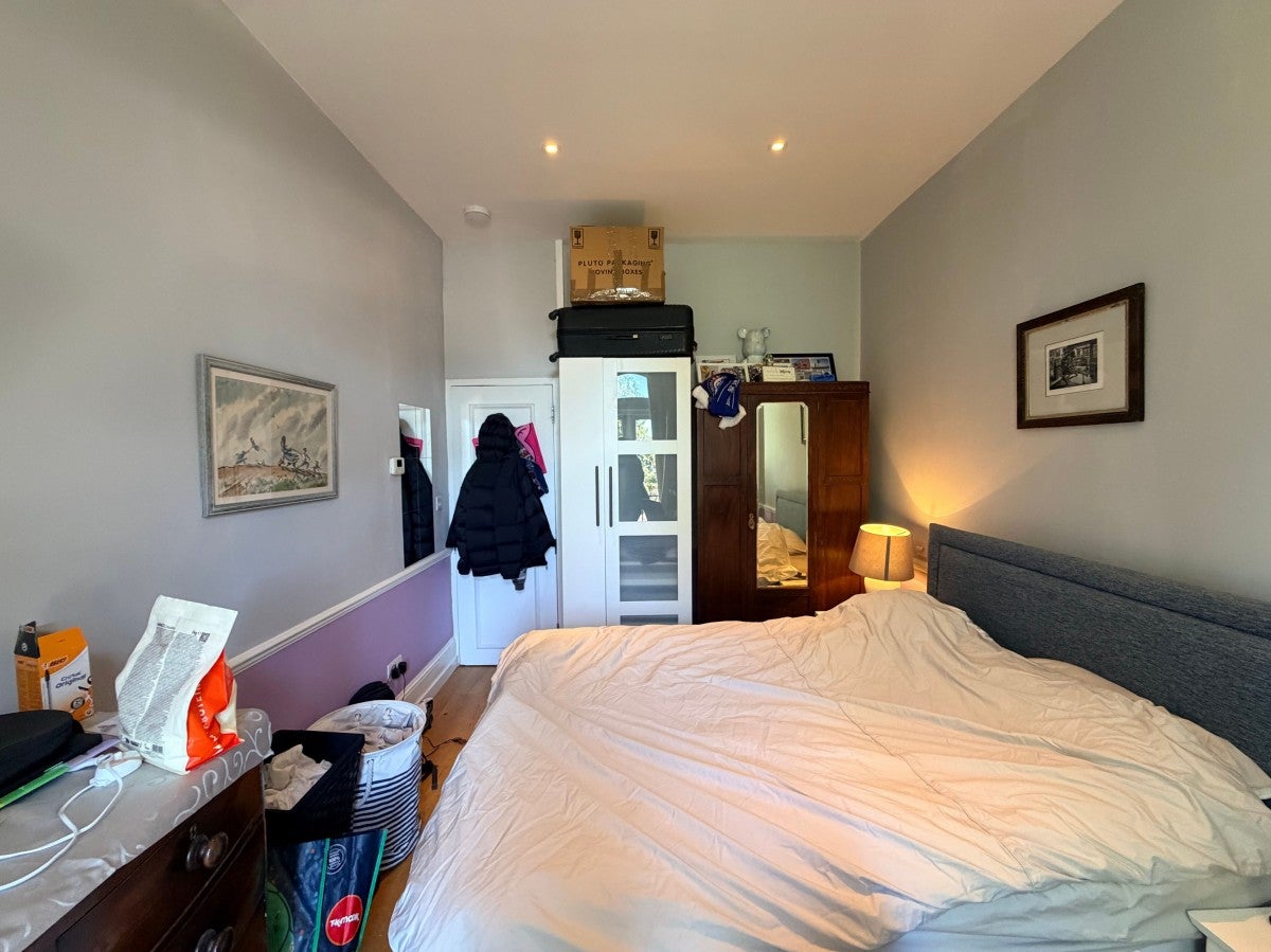 House Eardley Crescent in Greater London