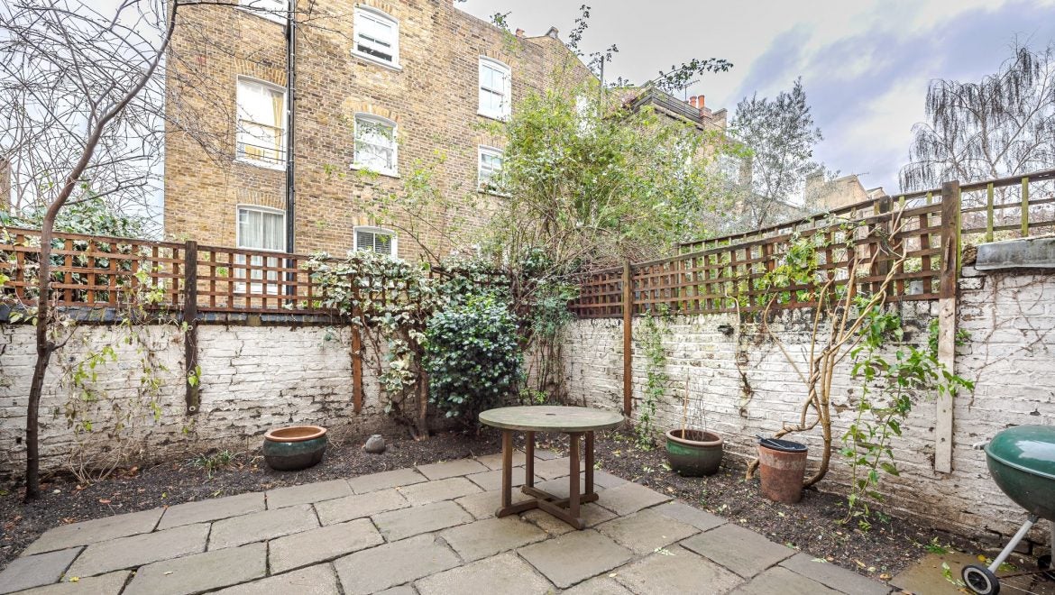 Flat Bonchurch Road in Greater London