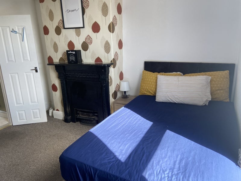 Room Wellfield Road in Liverpool
