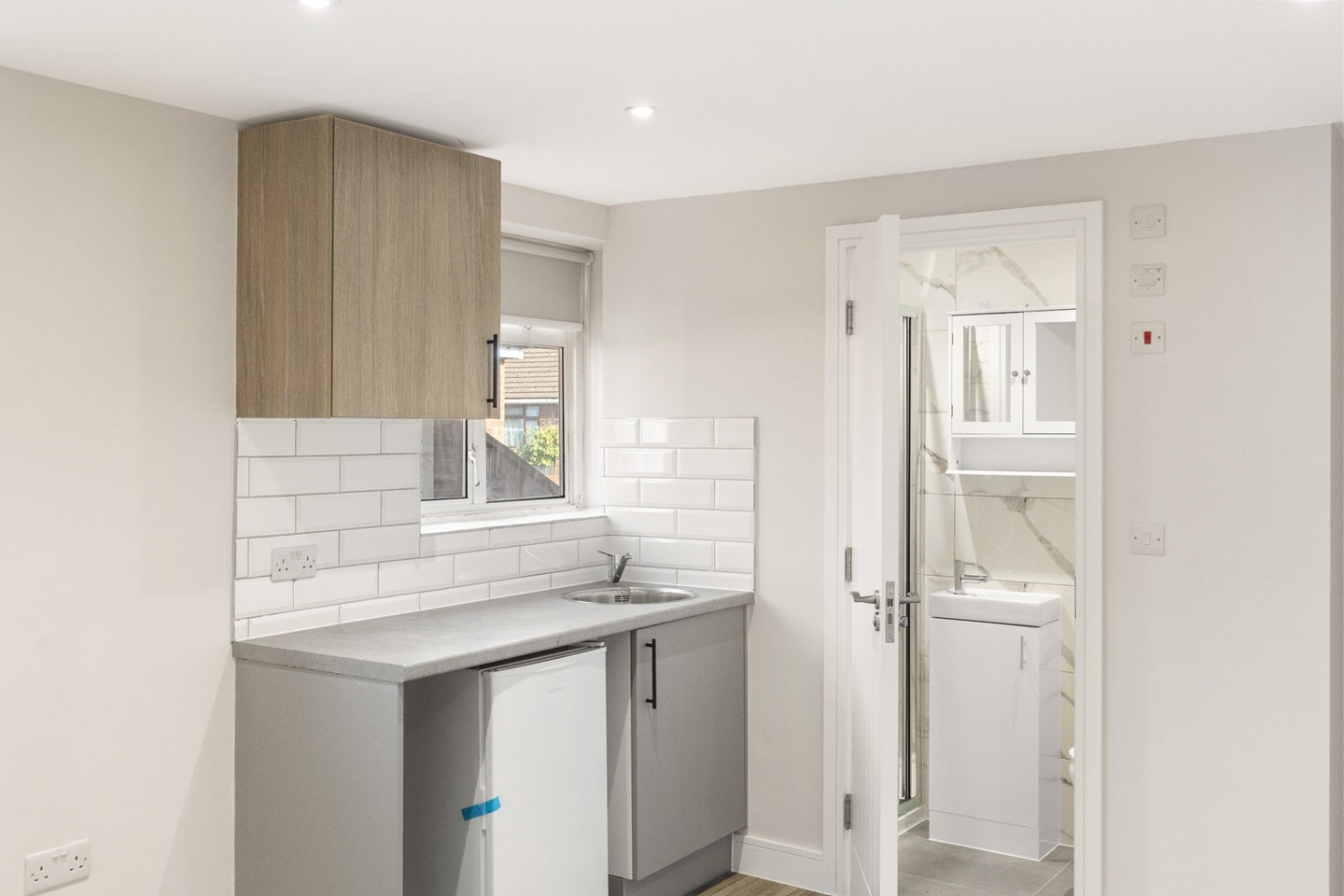 Flat Hornchurch Road in Greater London