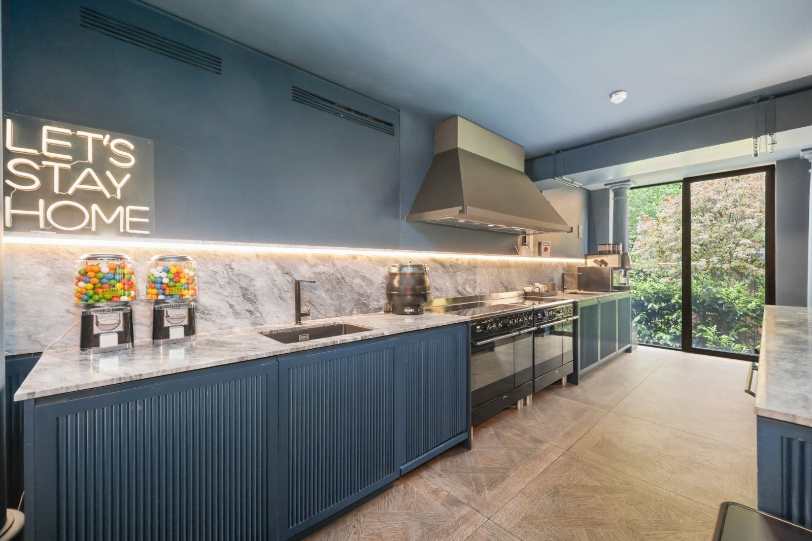 Flat Willesden Lane in Greater London