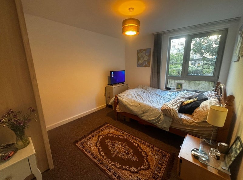 Room Eden Grove in Greater London