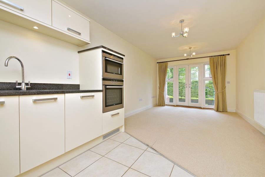 Flat Rickmansworth Road in Greater London