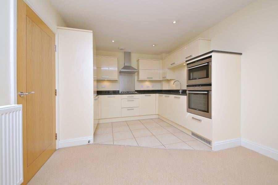 Flat Rickmansworth Road in Greater London