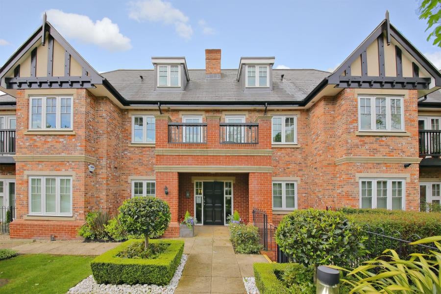 Flat Rickmansworth Road in Greater London