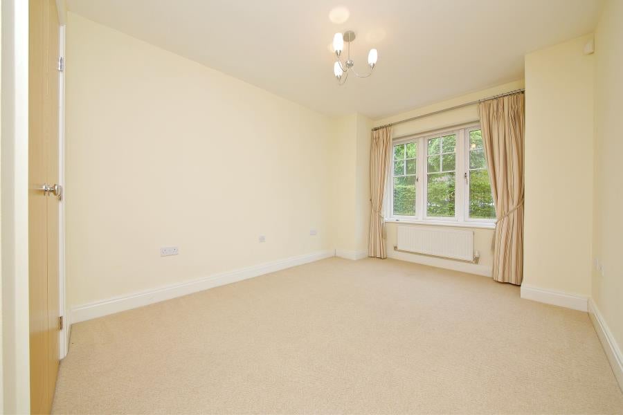 Flat Rickmansworth Road in Greater London