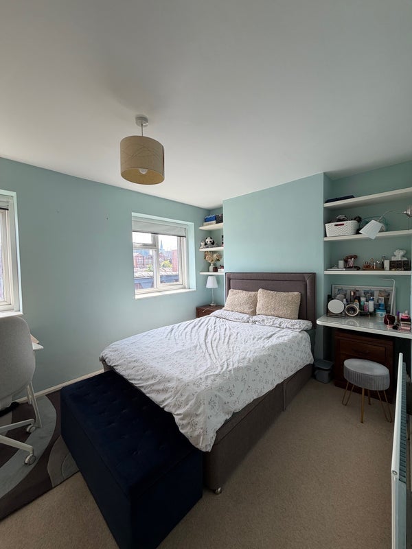 Room Buxton Street in Greater London