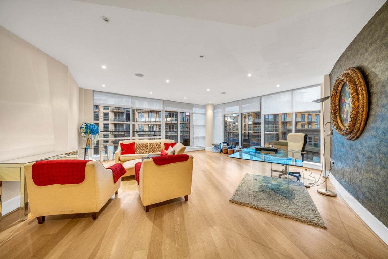 Flat Juniper Drive in Greater London