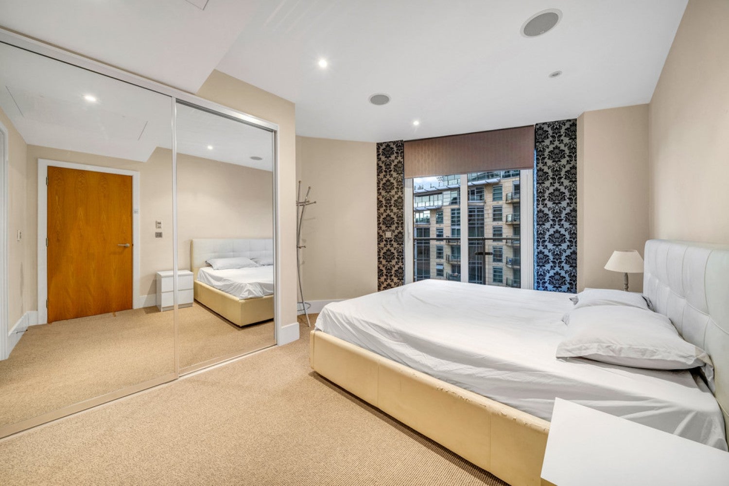Flat Juniper Drive in Greater London