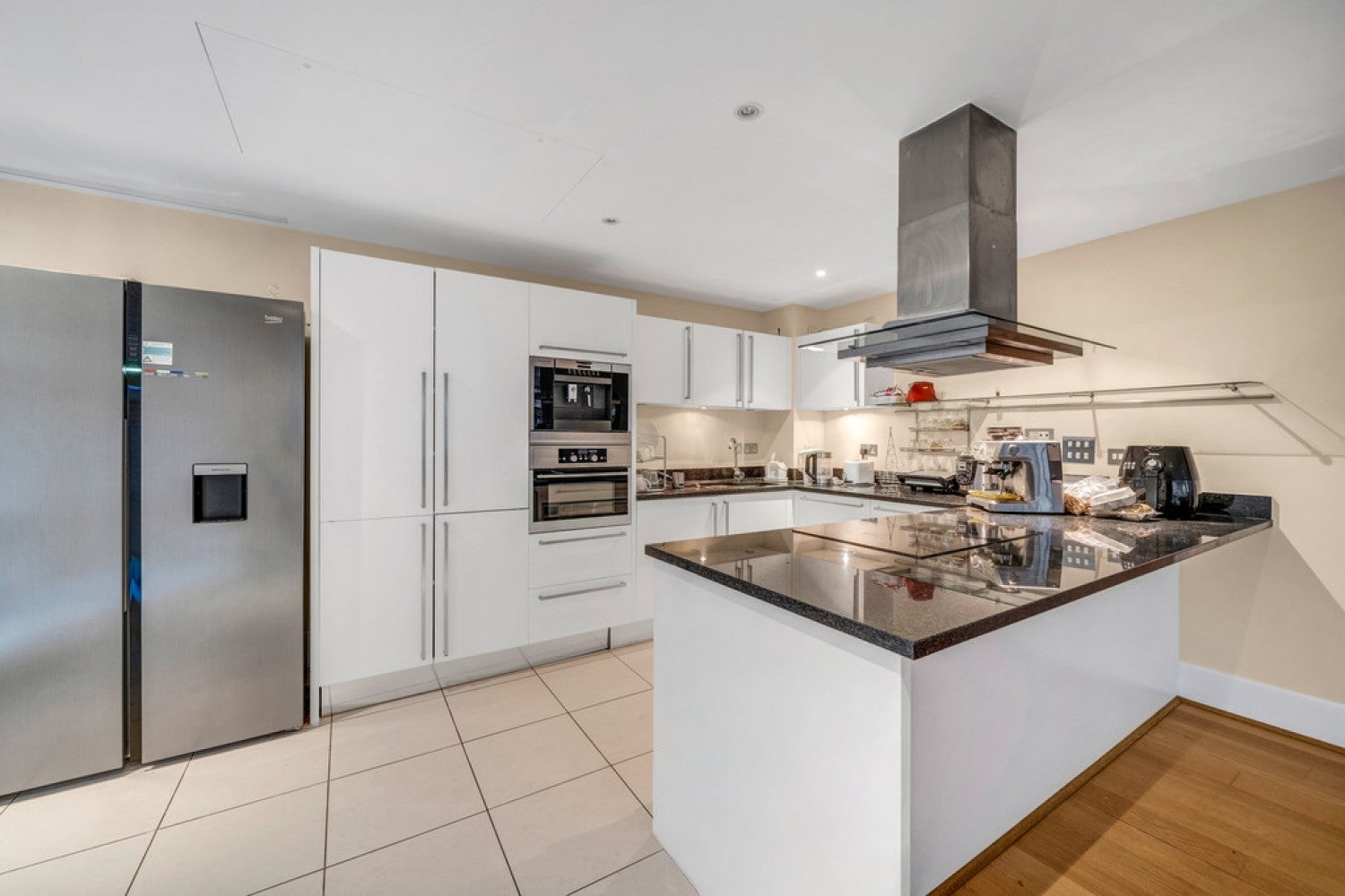 Flat Juniper Drive in Greater London
