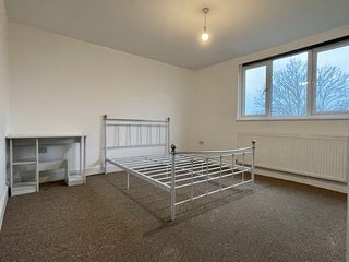 Flat Fairlop Road in Greater London