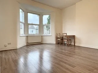 Flat Fairlop Road in Greater London