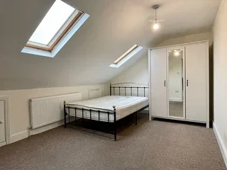 Flat Fairlop Road in Greater London
