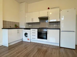 Flat Fairlop Road in Greater London