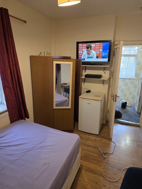 Room Vandyke Cross in Greater London