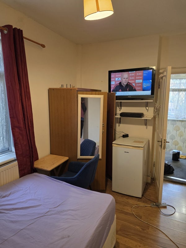 Room Vandyke Cross in Greater London