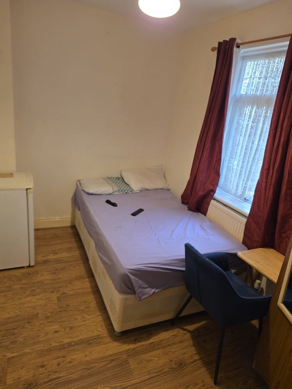 Room Vandyke Cross in Greater London