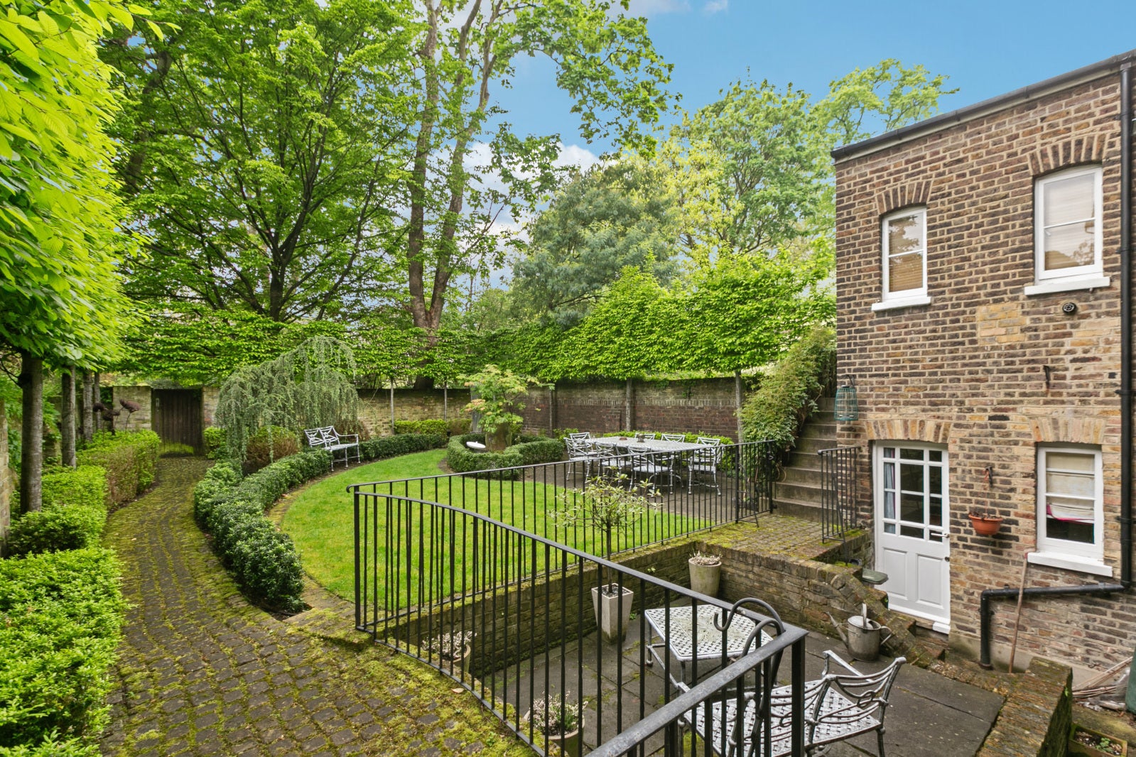 Flat Alwyne Place in Greater London