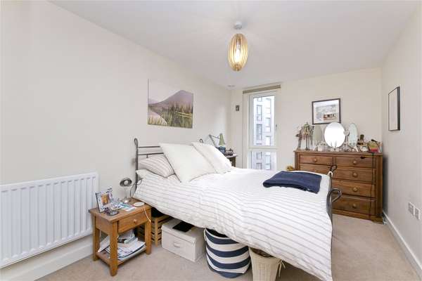 Flat Wiltshire Row in Greater London