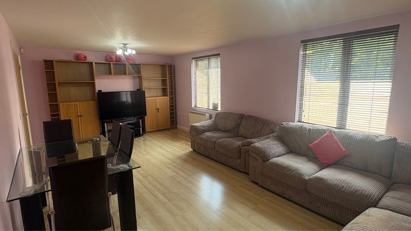 Room Lloyd George Avenue in Cardiff