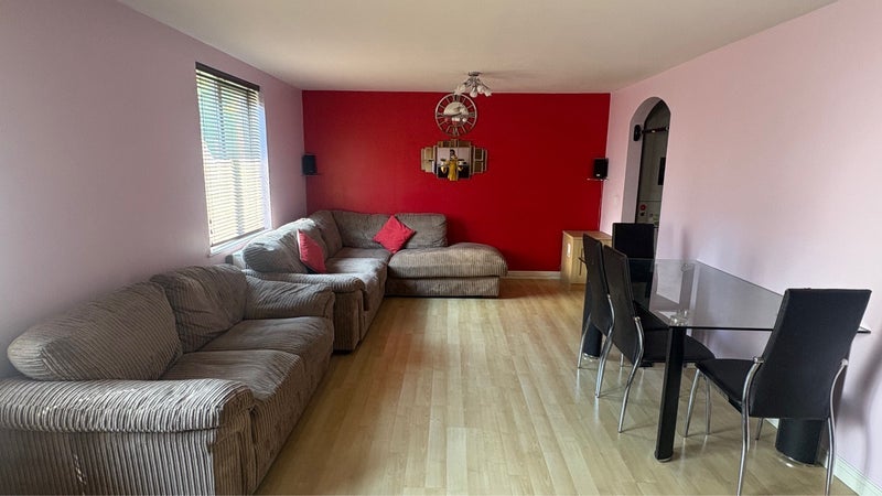 Room Lloyd George Avenue in Cardiff