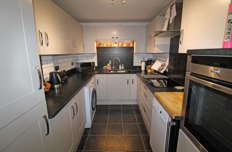 Room Lloyd George Avenue in Cardiff