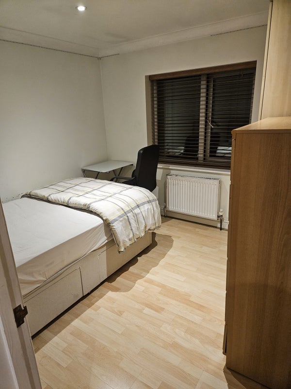 Room Poynings Close in Greater London