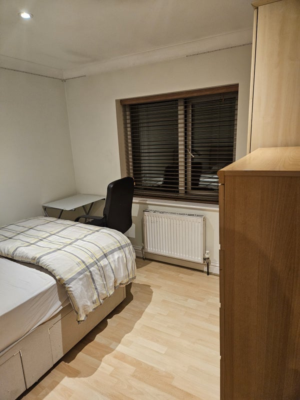 Room Poynings Close in Greater London