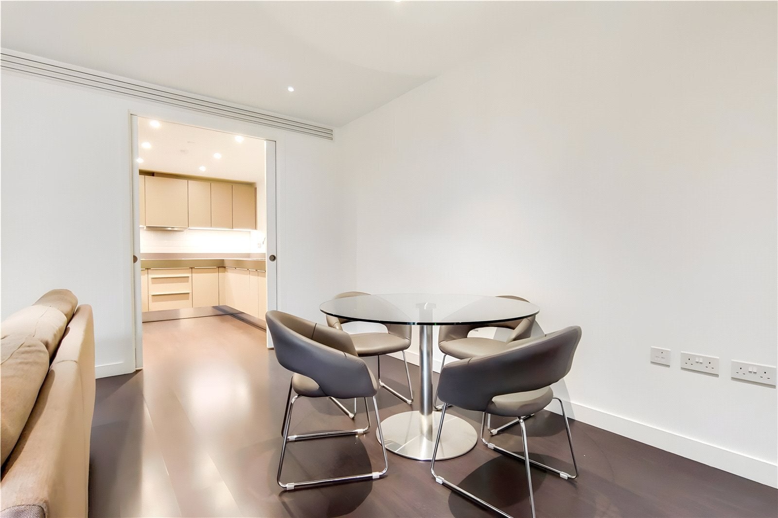 Flat Alie Street in Greater London