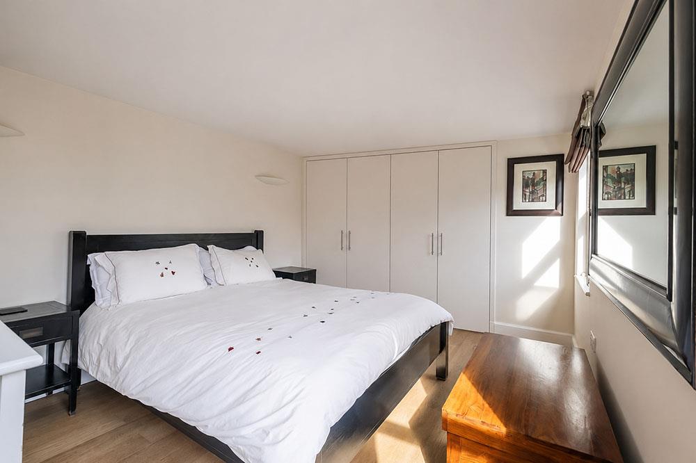 Flat Chester Gate in Greater London