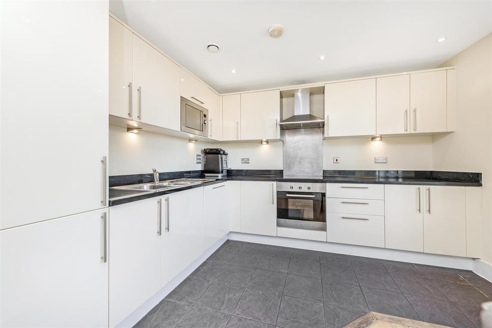 Flat Chester Gate in Greater London